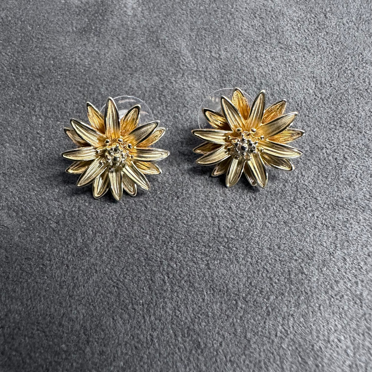 Stunning Gold Toned Pierced Earring