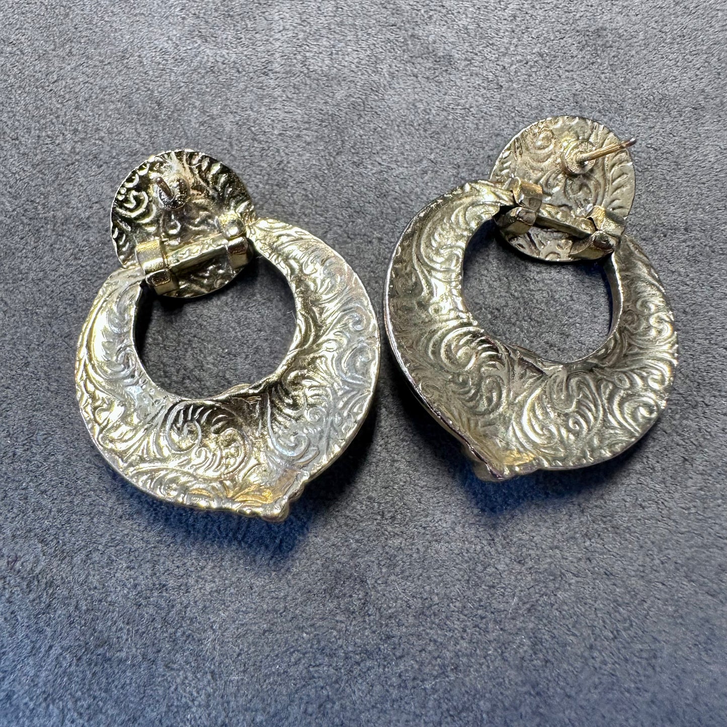 Vintage Gold Tone 1928 Ornate Door Knocker Jade and Coral Color Stone Pierced Earrings