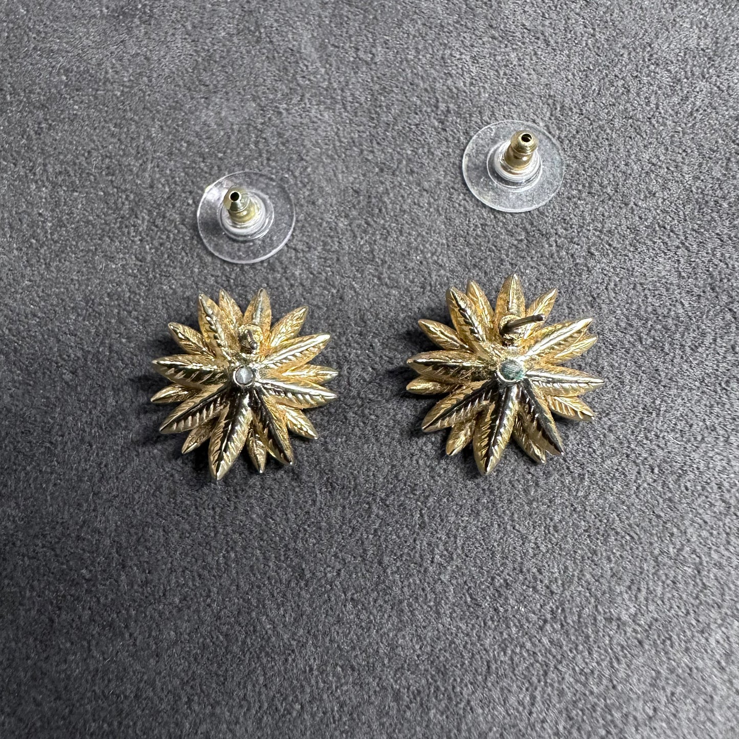 Stunning Gold Toned Pierced Earring