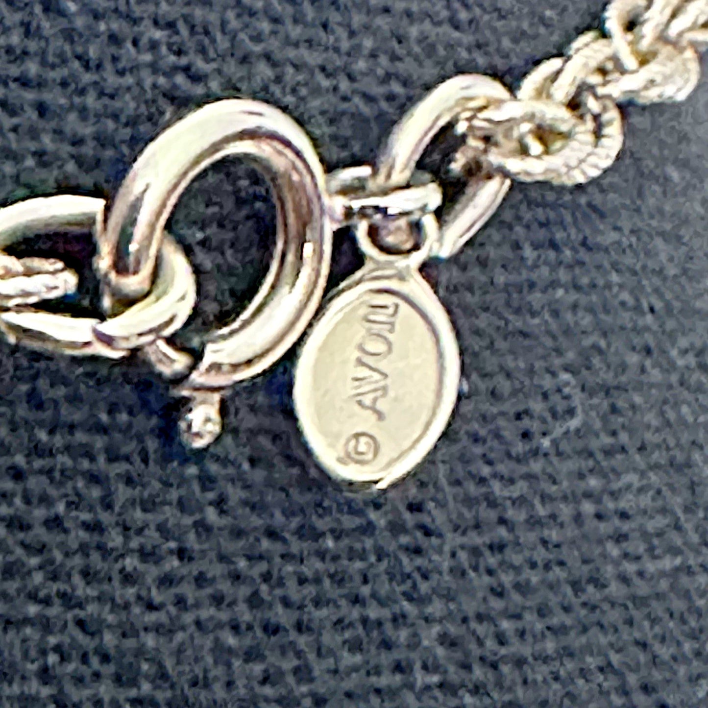 Classic versatile 36" Avon gold tone rope chain Necklace - vintage
