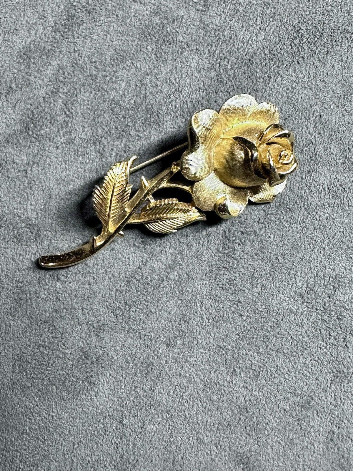 Vintage Trifari Gold Tone Rose Flower Brooch Pin – Classic Floral Jewelry