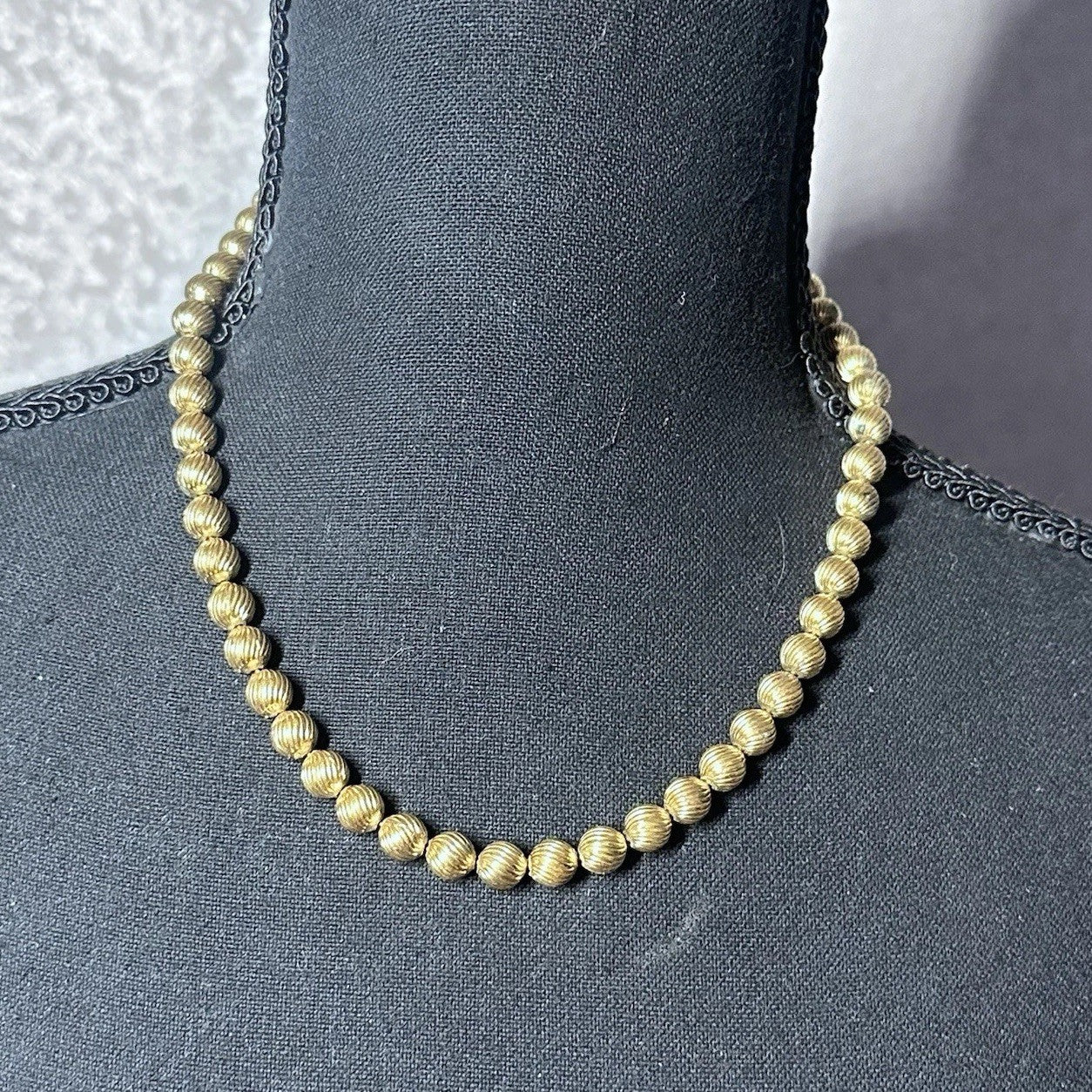 Vintage Ribbed Ball Gold Tone Bead Choker Necklace
