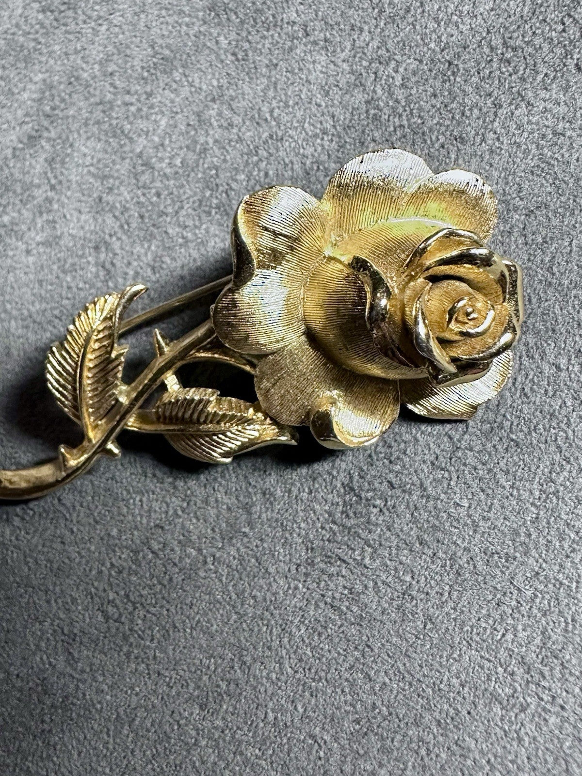 Vintage Trifari Gold Tone Rose Flower Brooch Pin – Classic Floral Jewelry