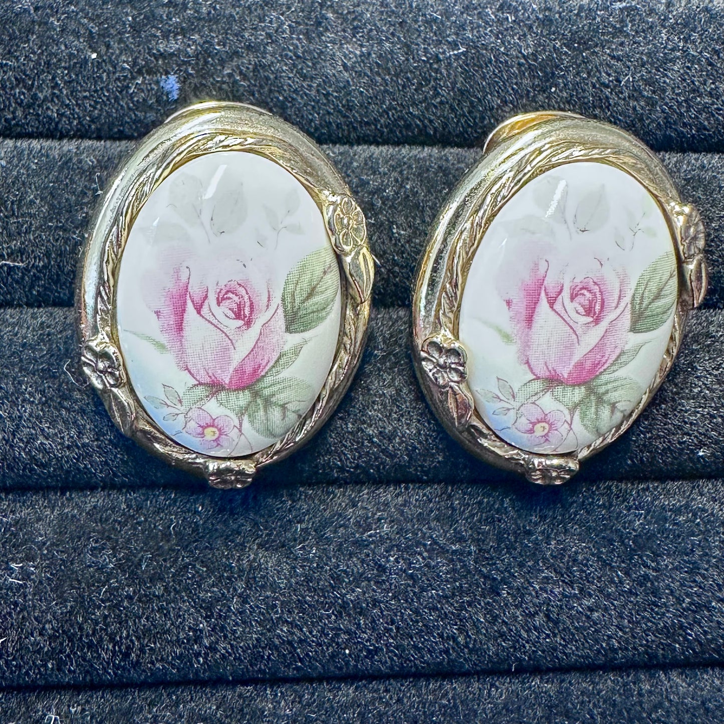 Vintage 1928 Porcelain Motif Transfer Rose Print Oval Shape Gold Tone Cushion Clip On Earring
