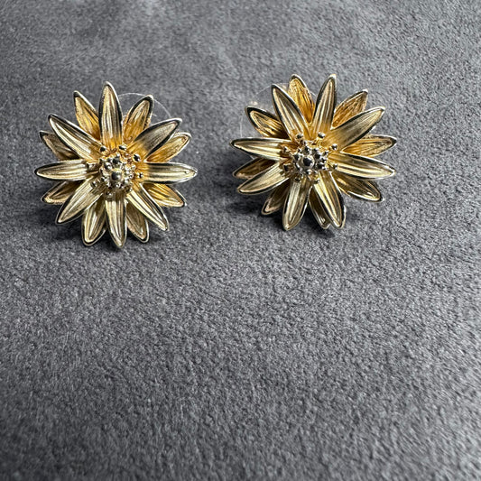 Stunning Gold Toned Pierced Earring