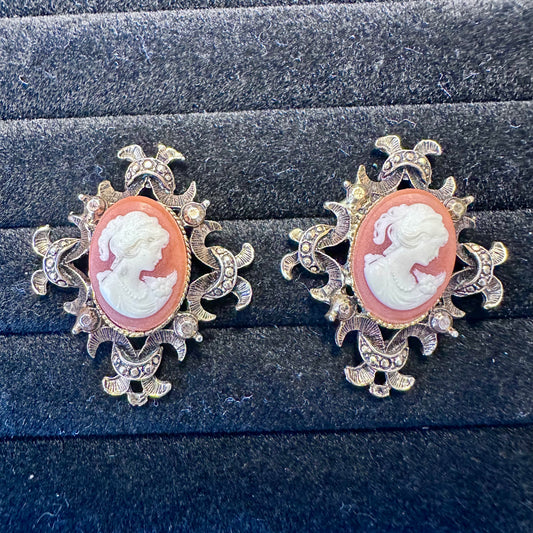 Vintage Ornate Cameo Pierced Earring