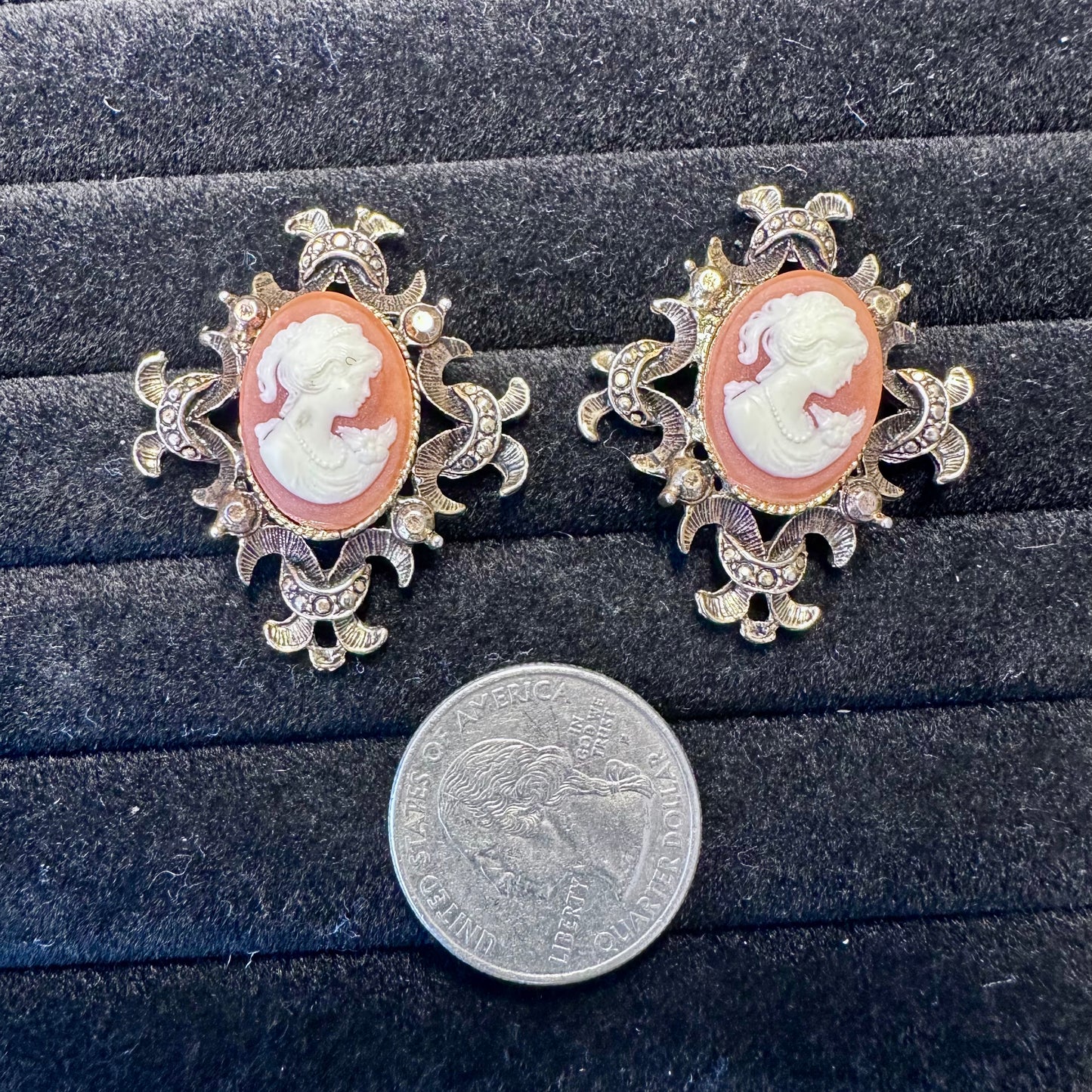 Vintage Ornate Cameo Pierced Earring