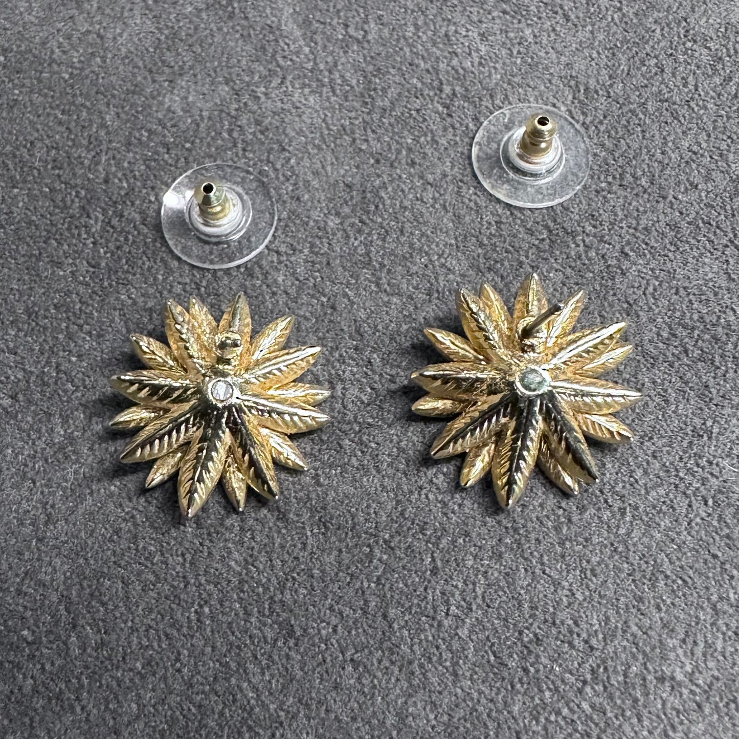 Stunning Gold Toned Pierced Earring