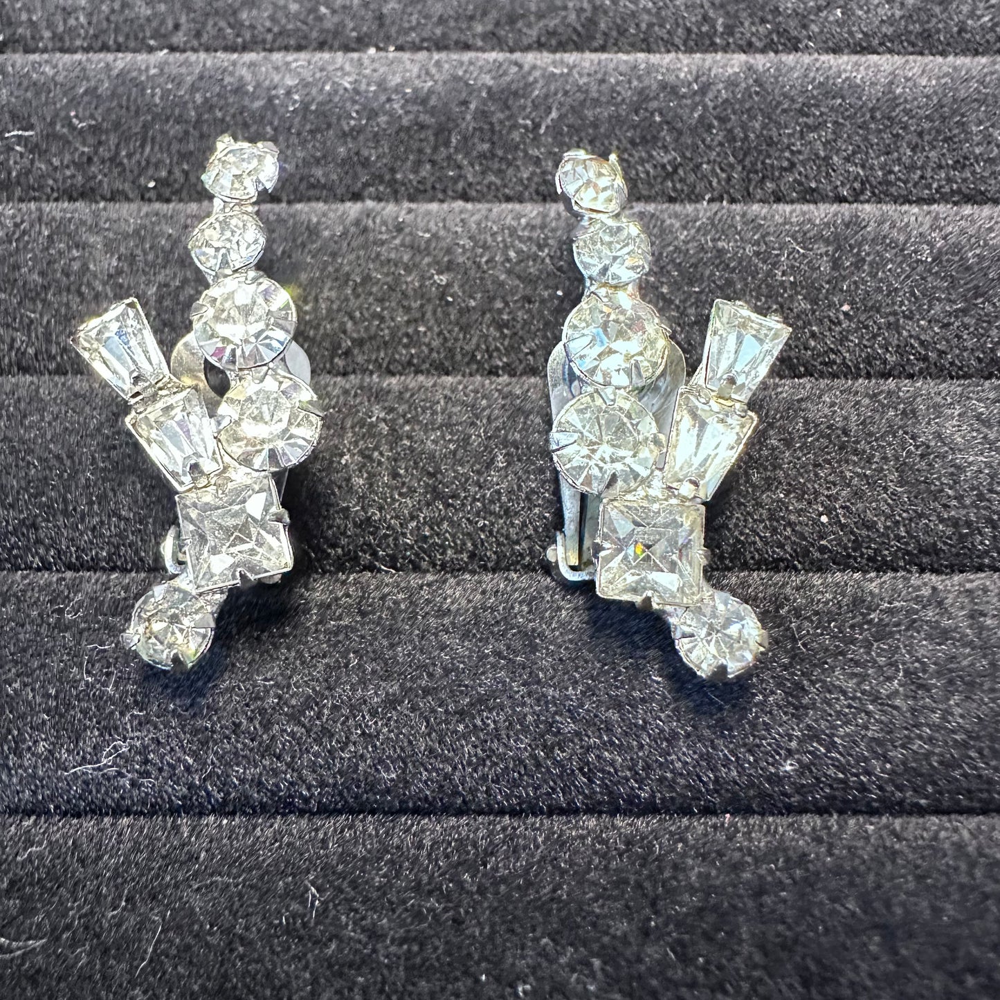 Vintage Silver Tone Crystal Clear Rhinestone High End Clip On Earring