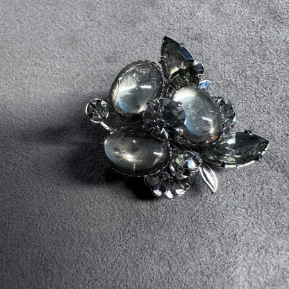 Vintage silver toned gray cabochon glass rhinestone floral brooch pin