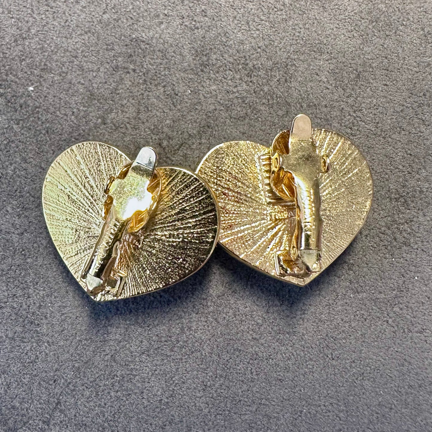 Vintage Trifari Gold Tone Heart Faux Pearl Rhinestone Clip On Earring