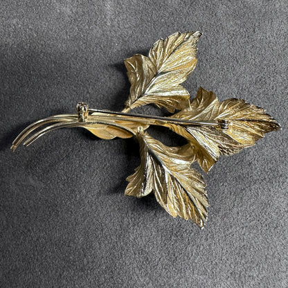 Vintage gold tone thistle flower Brooch Pin