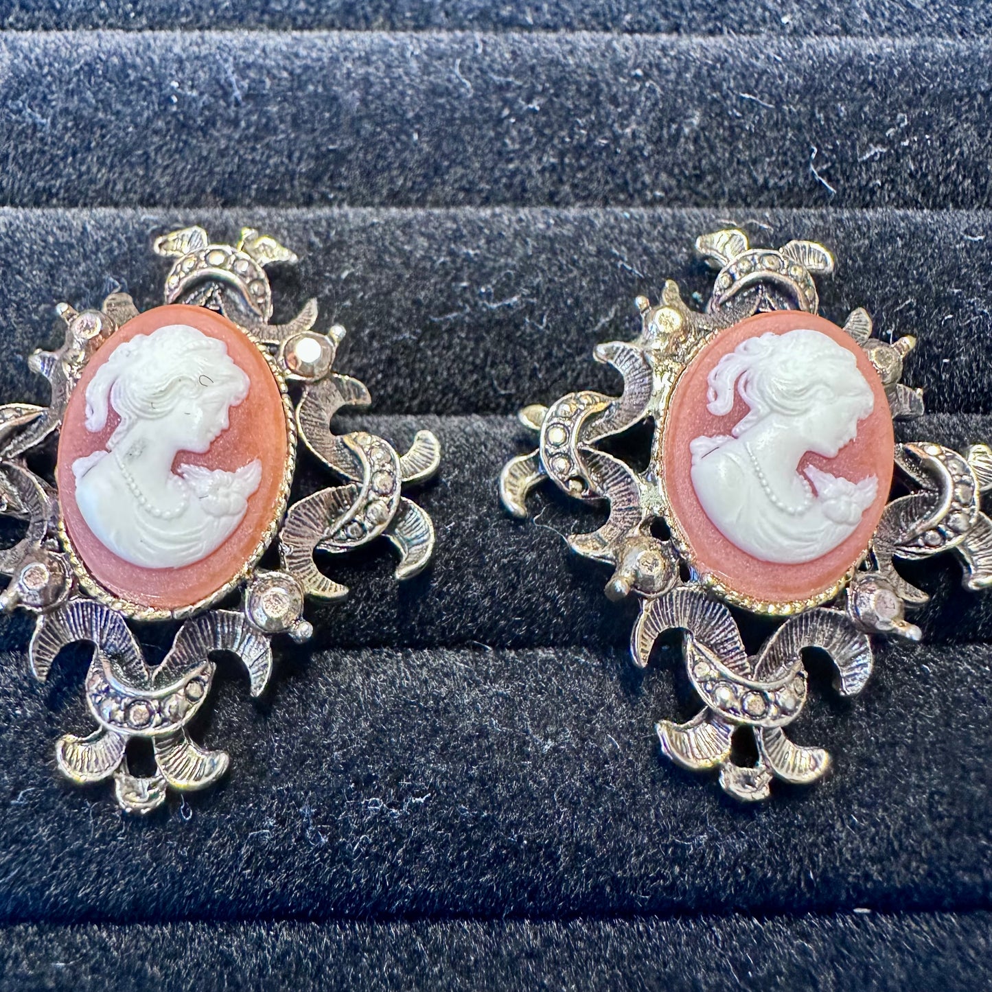 Vintage Ornate Cameo Pierced Earring