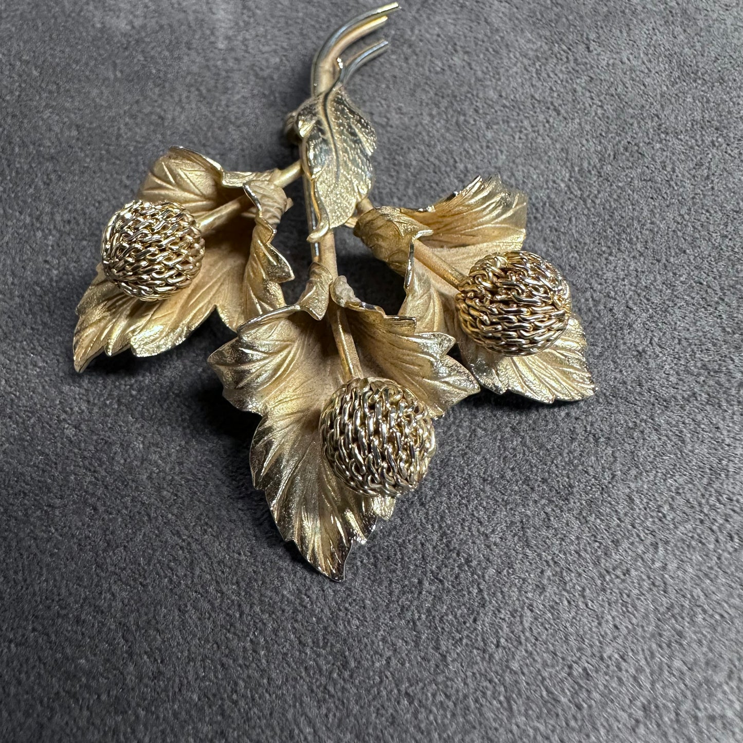 Vintage gold tone thistle flower Brooch Pin