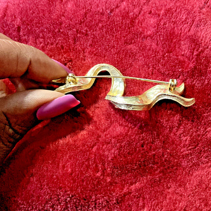 Vintage Ribbon Design Pin Brooch 3D Textured Gold Tone
