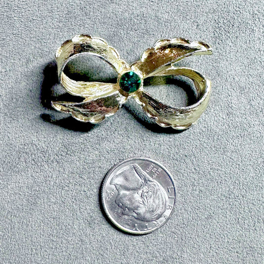 VINTAGE Signed Gerry's Green Rhinestone Brushed Gold Tone Ribbon Bow Brooch Pin