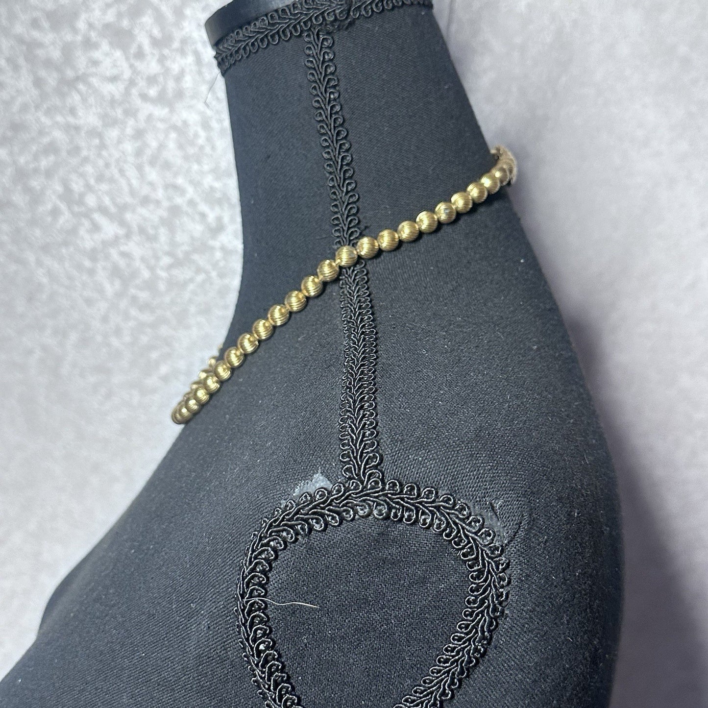 Vintage Ribbed Ball Gold Tone Bead Choker Necklace