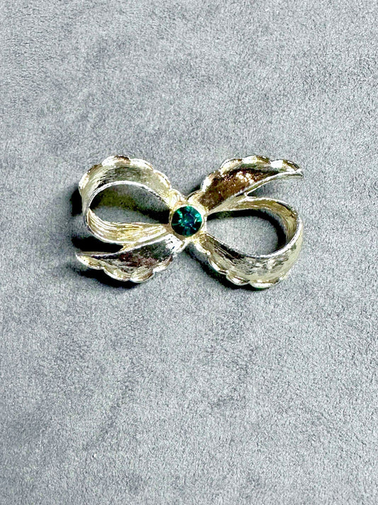 VINTAGE Signed Gerry's Green Rhinestone Brushed Gold Tone Ribbon Bow Brooch Pin