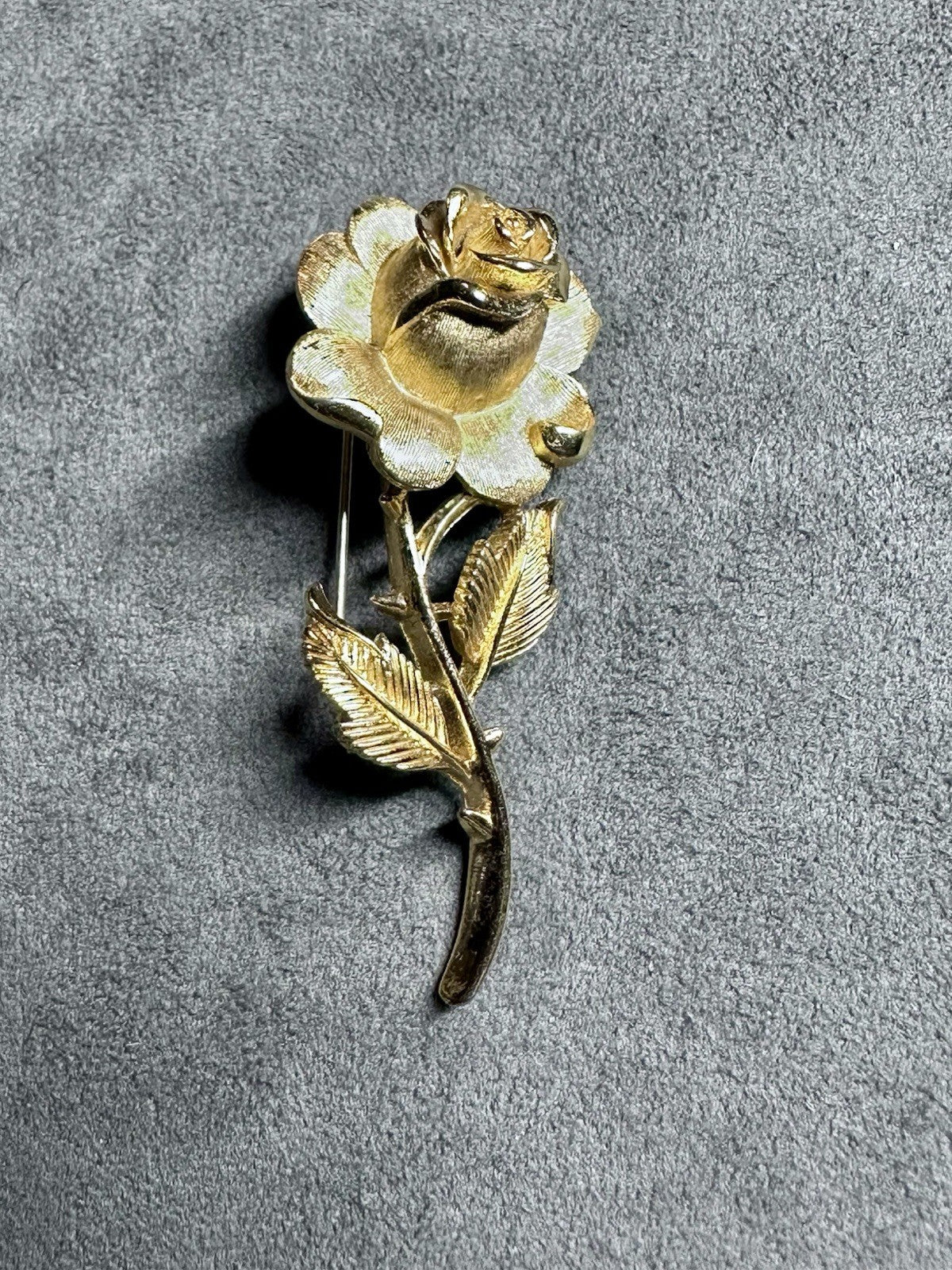 Vintage Trifari Gold Tone Rose Flower Brooch Pin – Classic Floral Jewelry