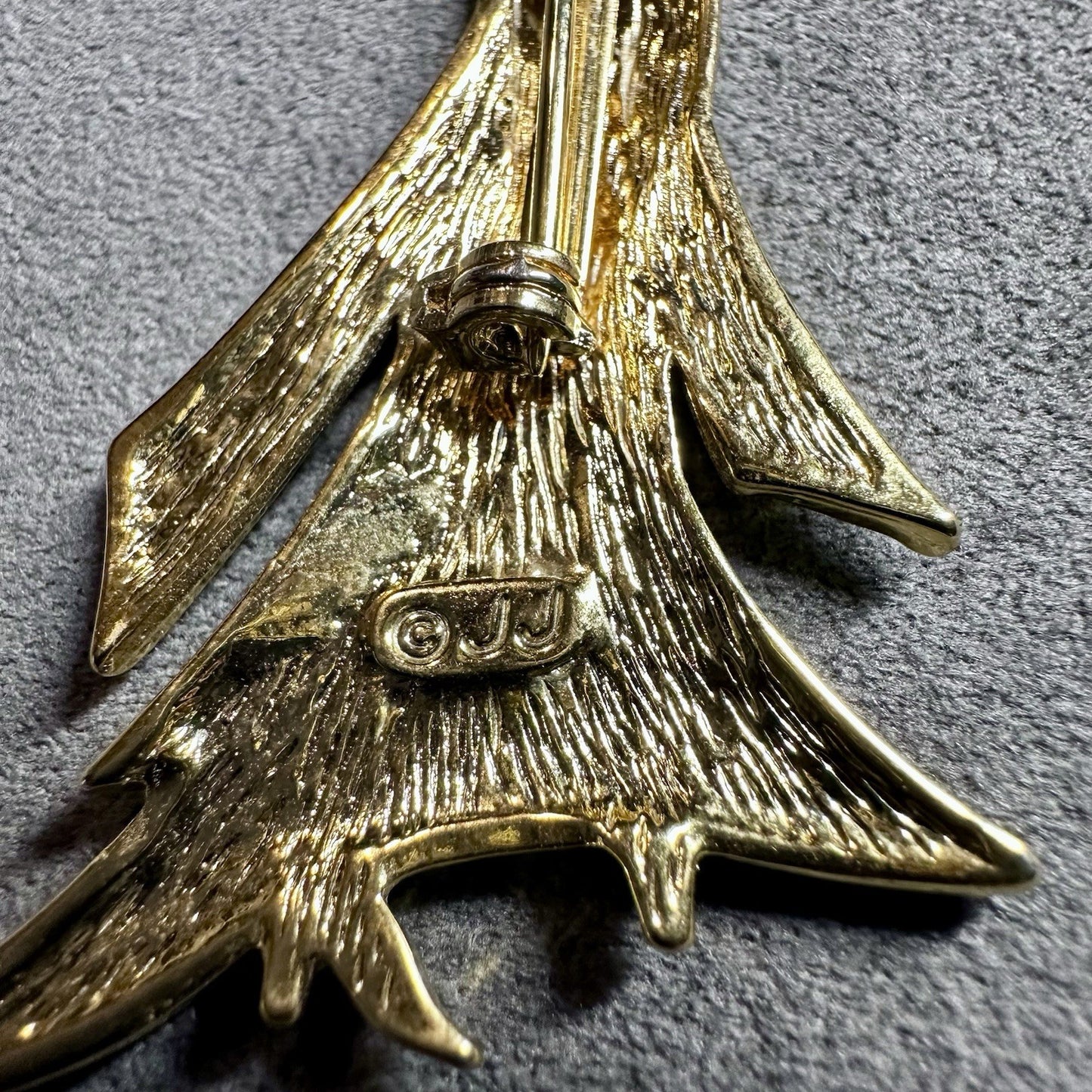 Vintage JJ 1988 Jonette Jewelry Goldtone Woman Formal Fan Evening Brooch Pin